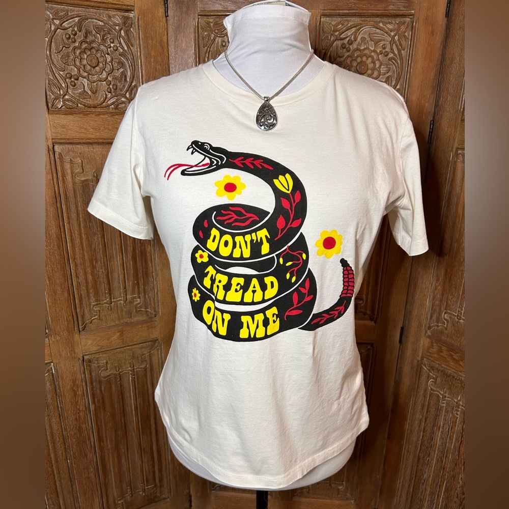 T-shirt ivory color, size Large